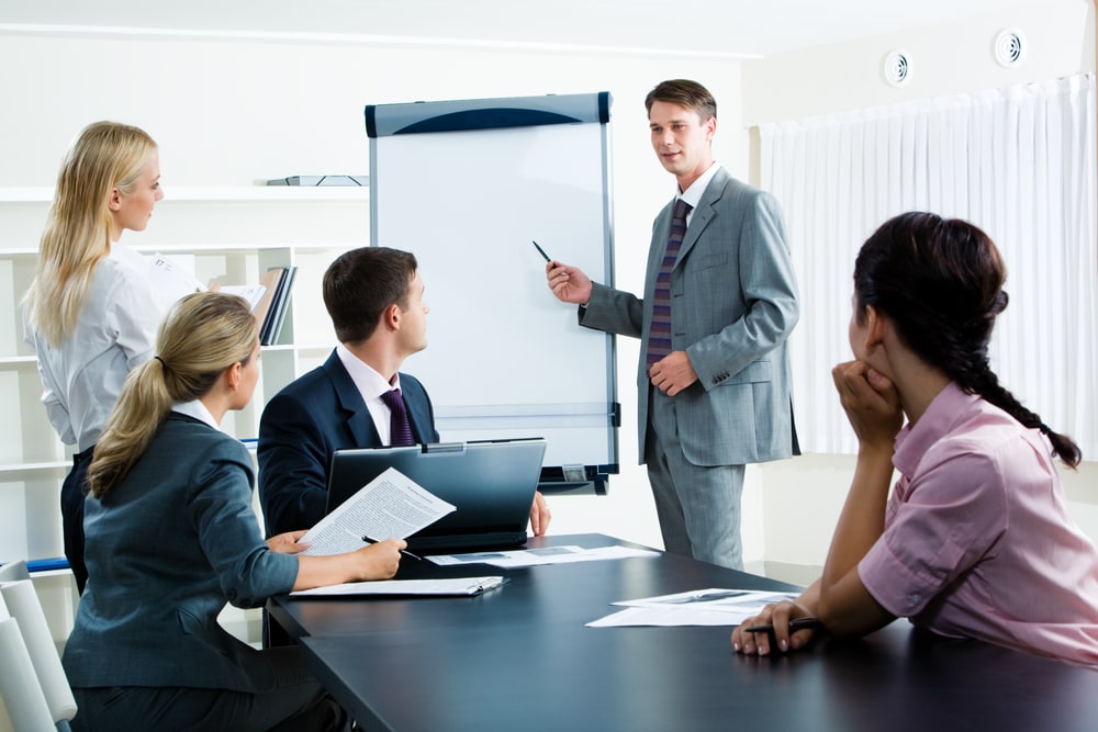 Team im Besprechungsraum